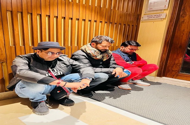 दोस्तों के साथ कपिल शर्मा ने शेयर की फोटो, देखिए कैसे उनके फैंस ने किया पोस्ट का पोस्टमॉर्टम दोस्तों के साथ कपिल शर्मा ने शेयर की फोटो, देखिए कैसे उनके फैंस ने किया पोस्ट का पोस्टमॉर्टम